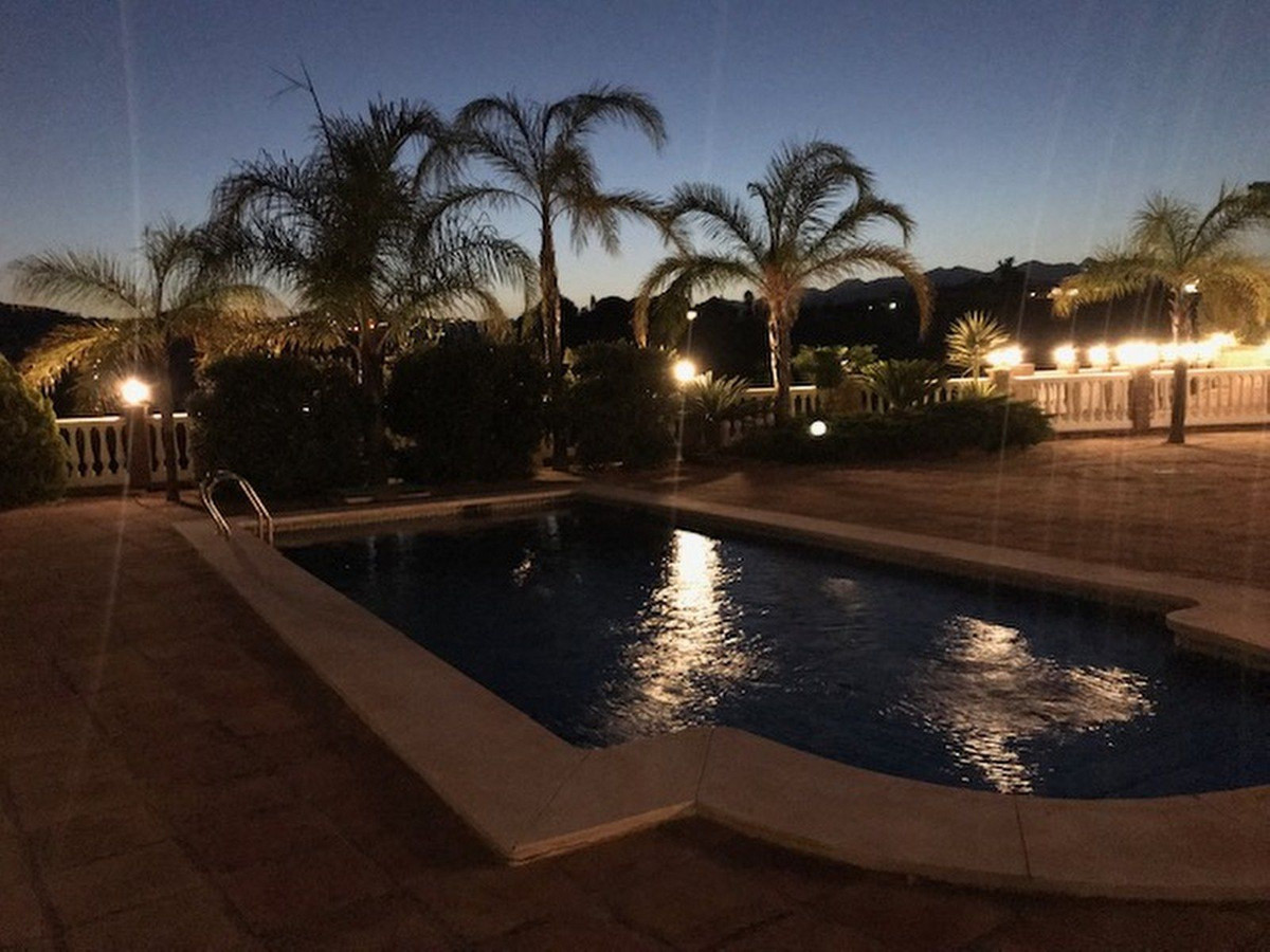Se vende Villa - Chalet de 4 dormitorios en Costa Del Sol, Málaga, España