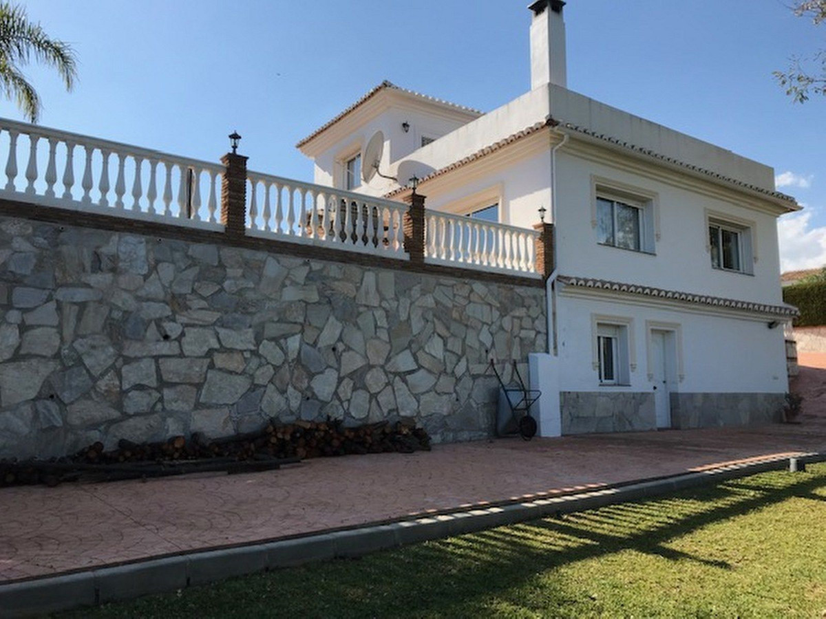 Se vende Villa - Chalet de 4 dormitorios en Costa Del Sol, Málaga, España