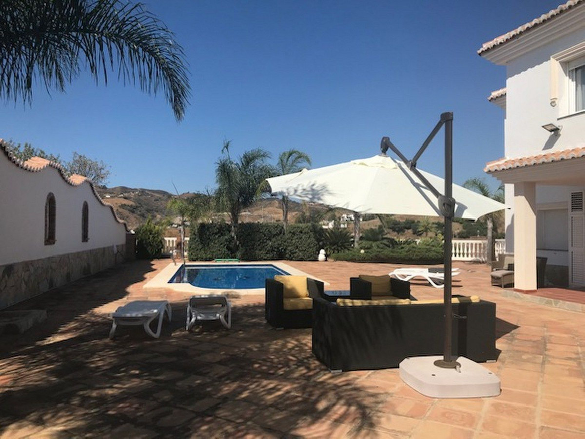 Se vende Villa - Chalet de 4 dormitorios en Costa Del Sol, Málaga, España