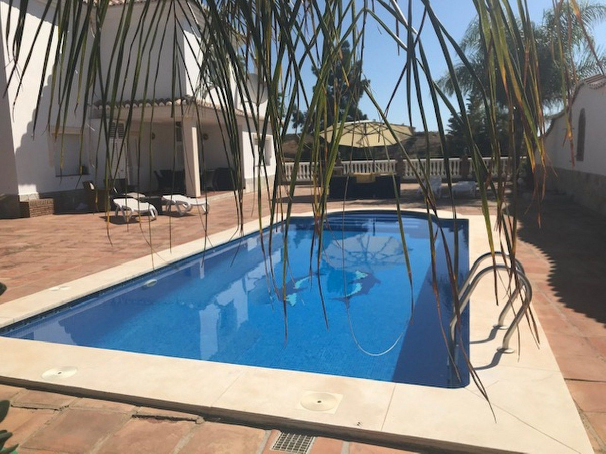 Se vende Villa - Chalet de 4 dormitorios en Costa Del Sol, Málaga, España