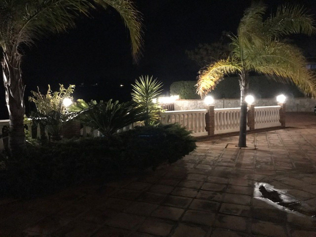 Se vende Villa - Chalet de 4 dormitorios en Costa Del Sol, Málaga, España