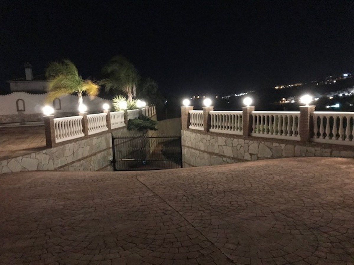 Se vende Villa - Chalet de 4 dormitorios en Costa Del Sol, Málaga, España