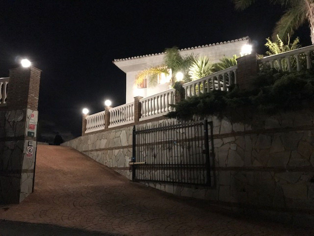 Se vende Villa - Chalet de 4 dormitorios en Costa Del Sol, Málaga, España