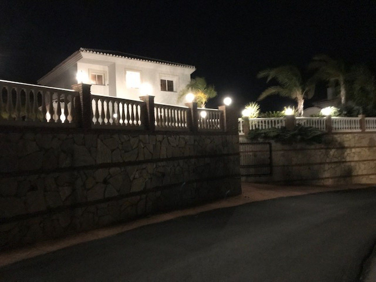 Se vende Villa - Chalet de 4 dormitorios en Costa Del Sol, Málaga, España