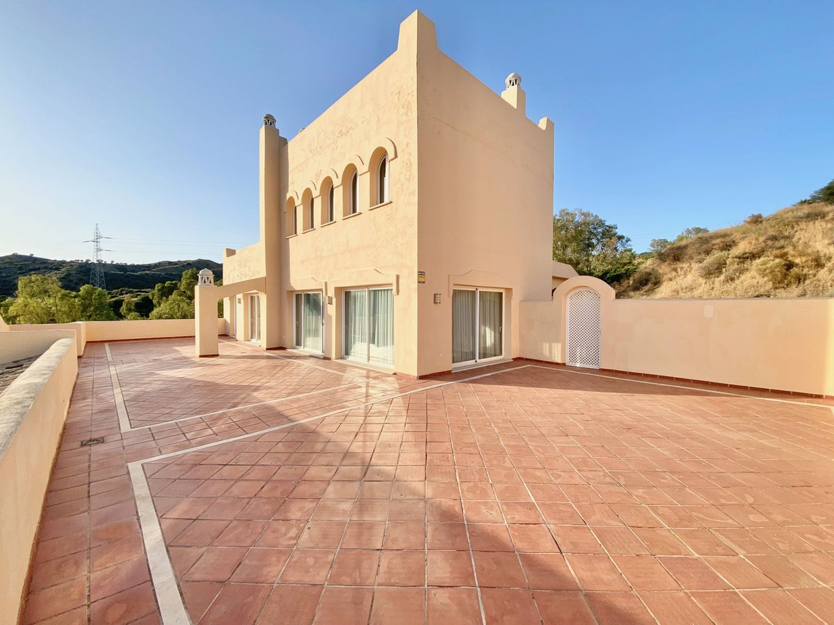 3 Bed Apartment for sale in Elviria Costa Del Sol, Málaga, Spain