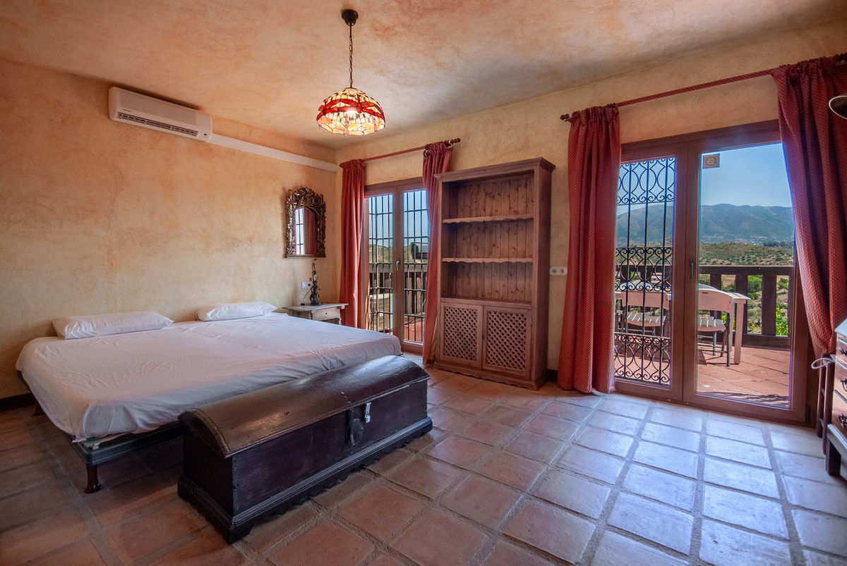 4 Bed Townhouse for sale in Entrerrios Málaga, Málaga, Spain