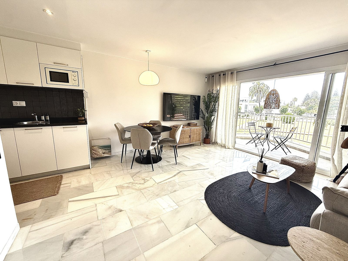 2 Bed Apartment for sale in San Pedro De Alcántara Costa Del Sol, Málaga, Spain