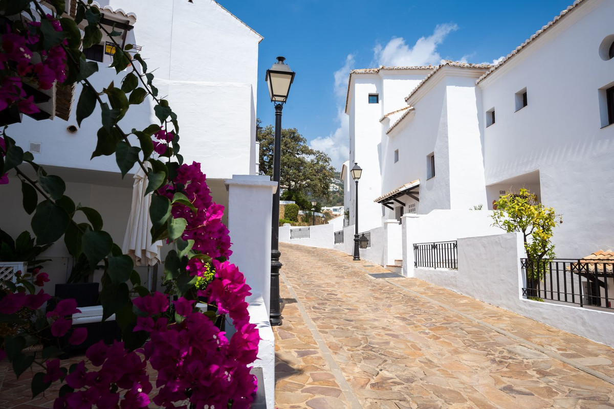 2 Bed Apartment for sale in Altos De Los Monteros Costa Del Sol, Málaga, Spain
