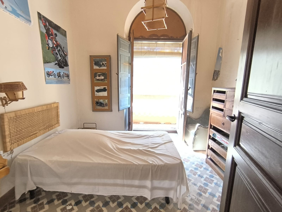 15 Bed Townhouse for sale in Monóvar Costa Blanca, Alicante, Spain