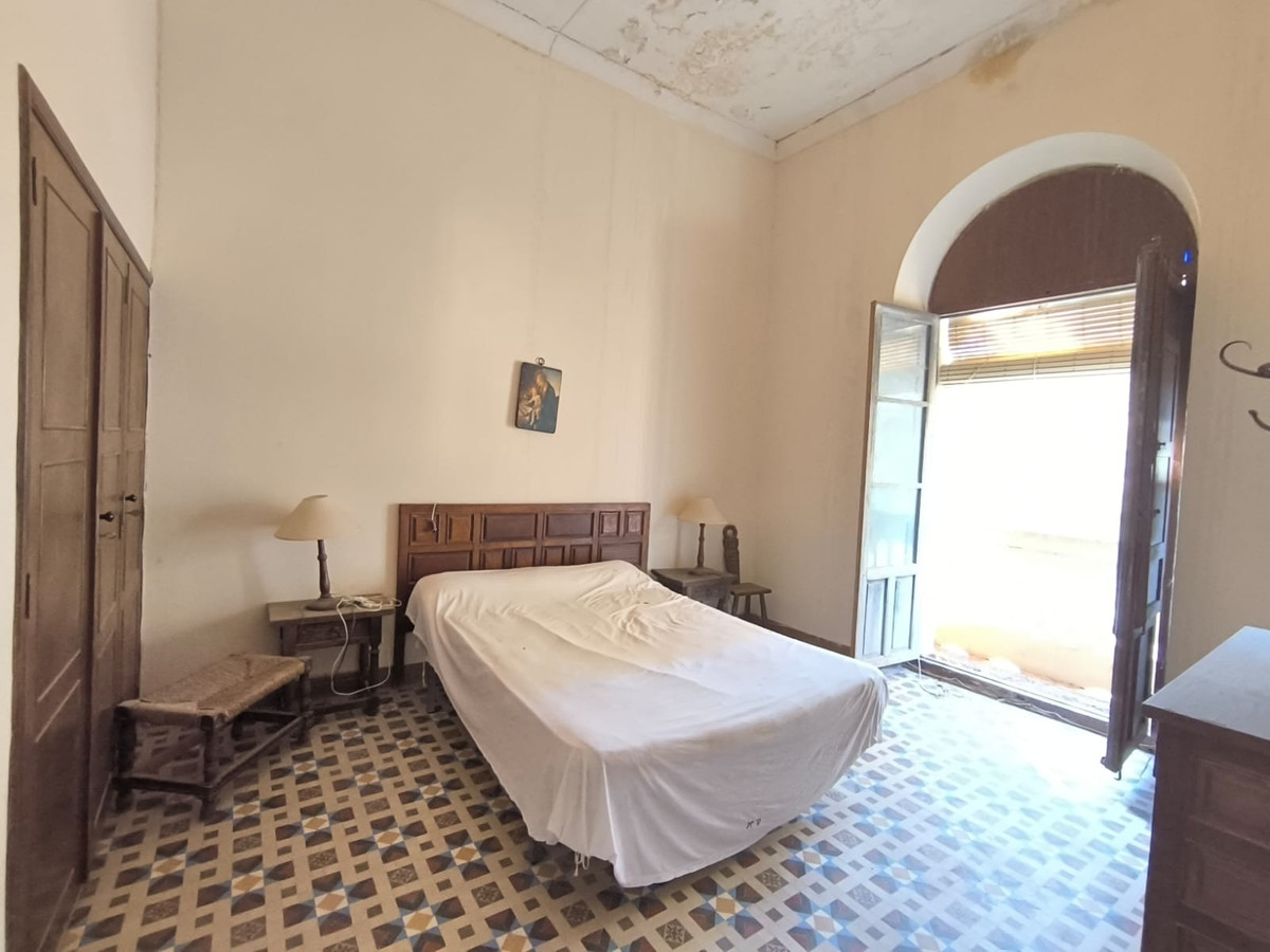 15 Bed Townhouse for sale in Monóvar Costa Blanca, Alicante, Spain