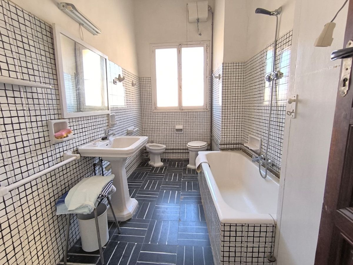 15 Bed Townhouse for sale in Monóvar Costa Blanca, Alicante, Spain