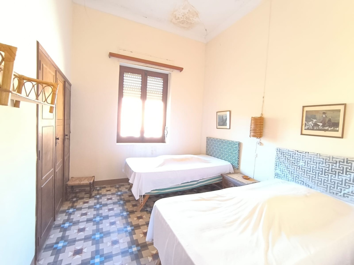 15 Bed Townhouse for sale in Monóvar Costa Blanca, Alicante, Spain
