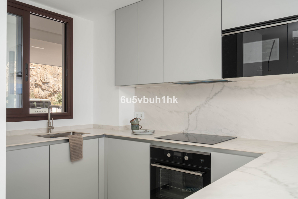 2 Bed Apartment for sale in Fuengirola Costa Del Sol, Málaga, Spain