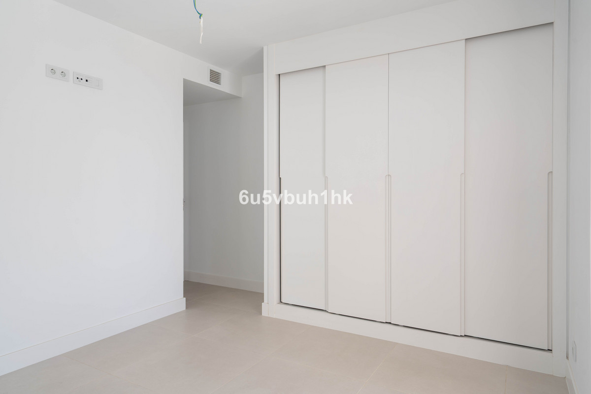 2 Bed Apartment for sale in Fuengirola Costa Del Sol, Málaga, Spain