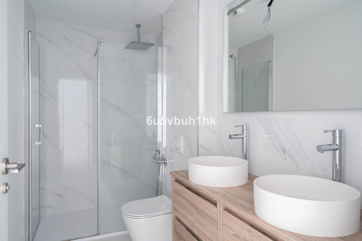 2 Bed Apartment for sale in Fuengirola Costa Del Sol, Málaga, Spain