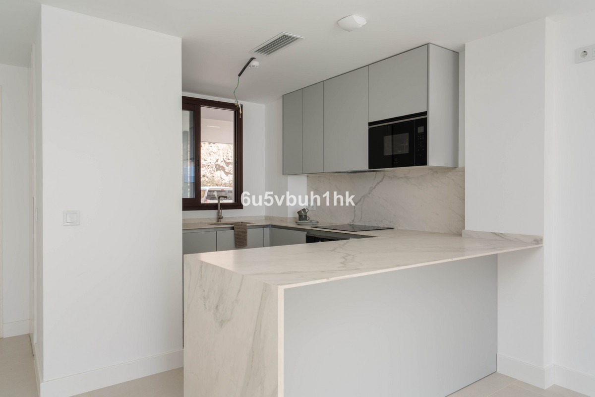 2 Bed Apartment for sale in Fuengirola Costa Del Sol, Málaga, Spain
