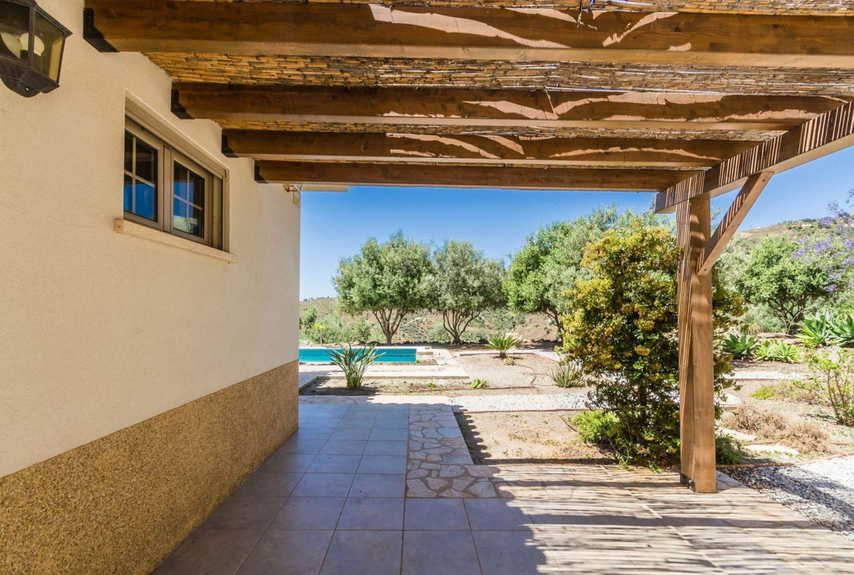4 Bed Townhouse for sale in Arenas Costa Del Sol East, Málaga, Spain