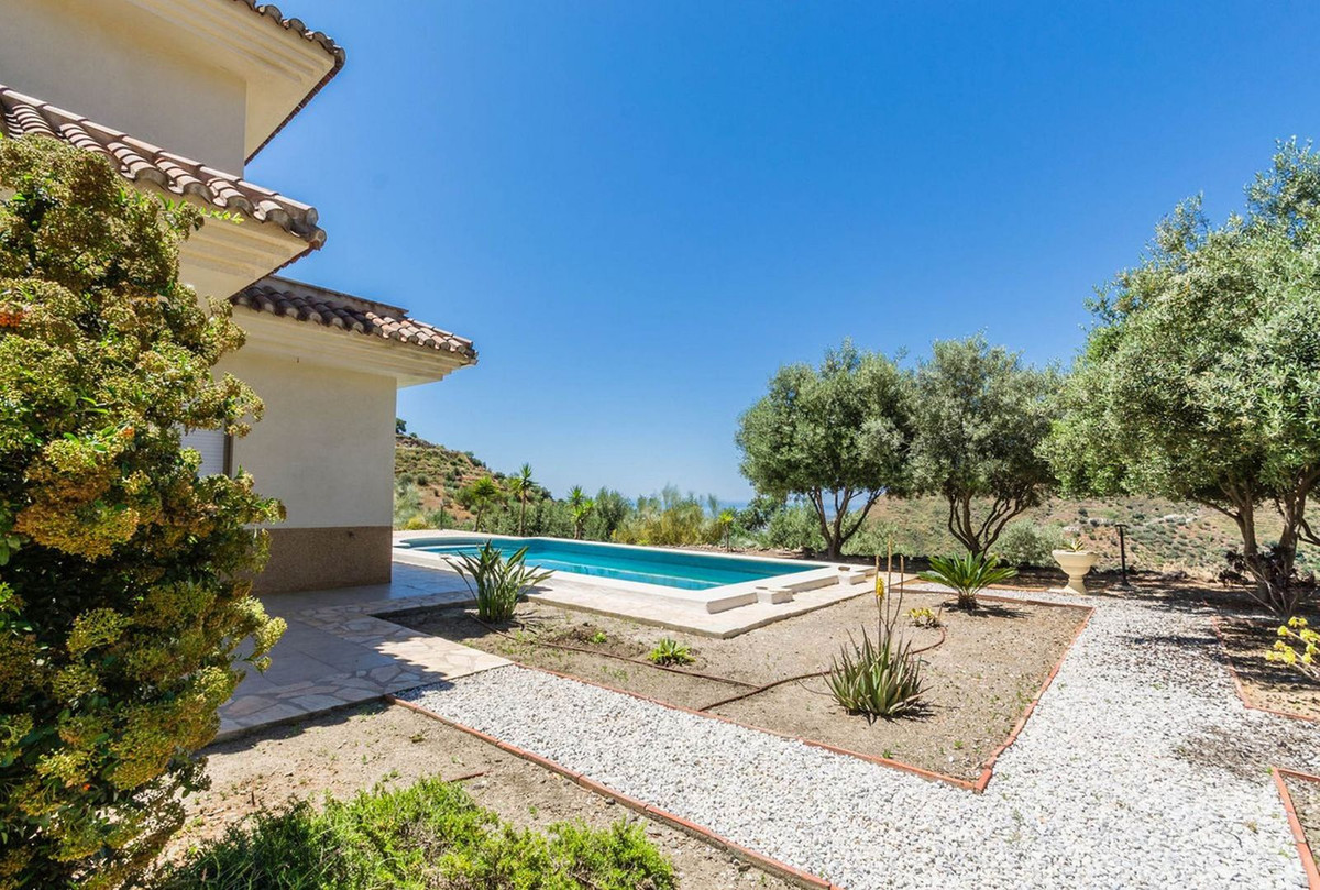 4 Bed Townhouse for sale in Arenas Costa Del Sol East, Málaga, Spain