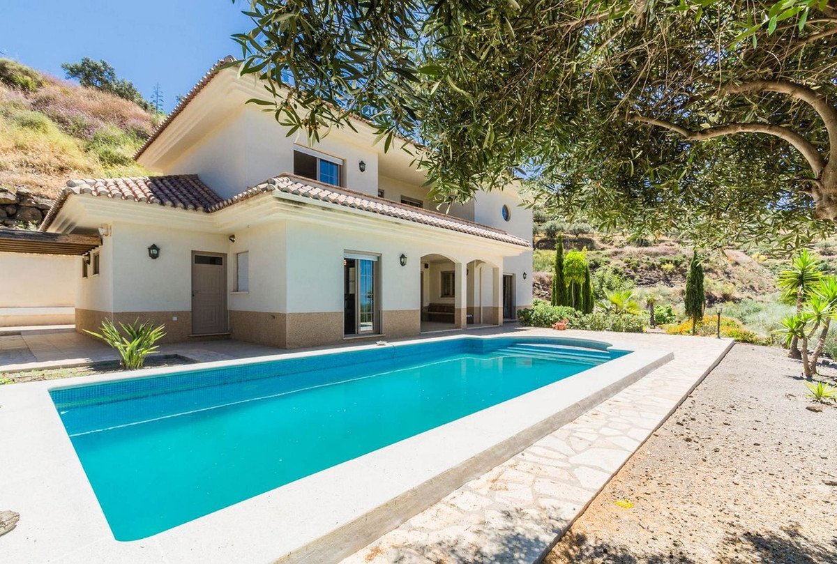 4 Bed Townhouse for sale in Arenas Costa Del Sol East, Málaga, Spain