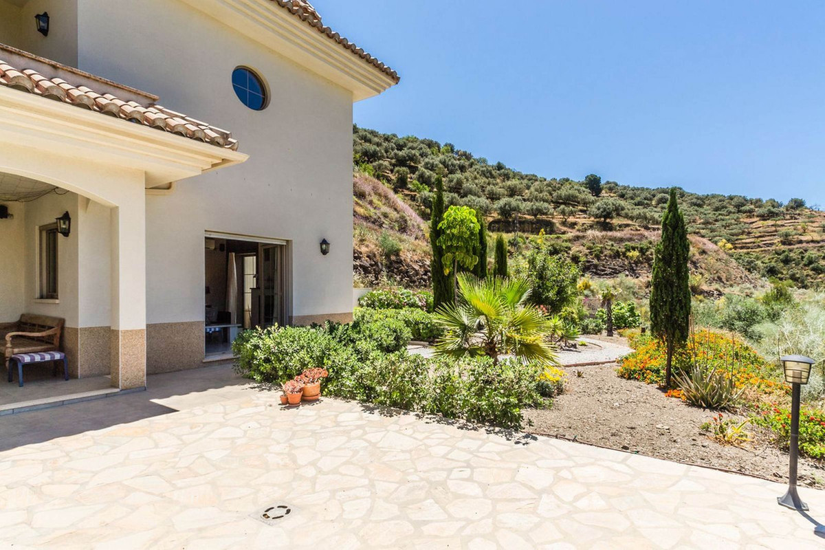 4 Bed Townhouse for sale in Arenas Costa Del Sol East, Málaga, Spain