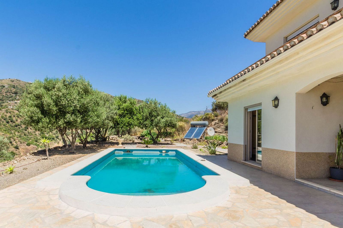 4 Bed Townhouse for sale in Arenas Costa Del Sol East, Málaga, Spain