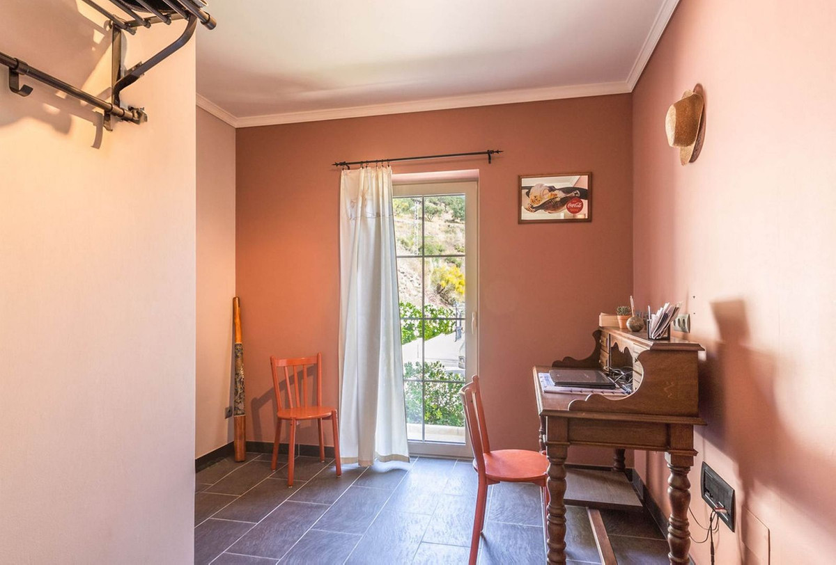 4 Bed Townhouse for sale in Arenas Costa Del Sol East, Málaga, Spain