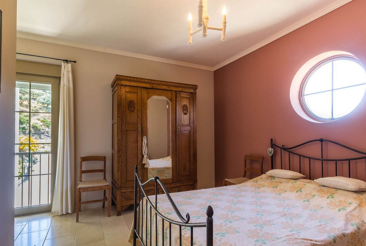 4 Bed Townhouse for sale in Arenas Costa Del Sol East, Málaga, Spain