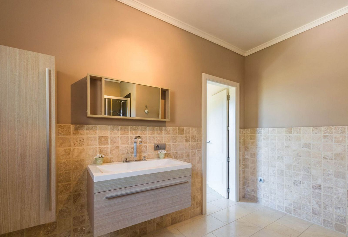 4 Bed Townhouse for sale in Arenas Costa Del Sol East, Málaga, Spain