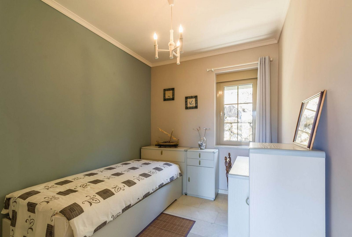 4 Bed Townhouse for sale in Arenas Costa Del Sol East, Málaga, Spain