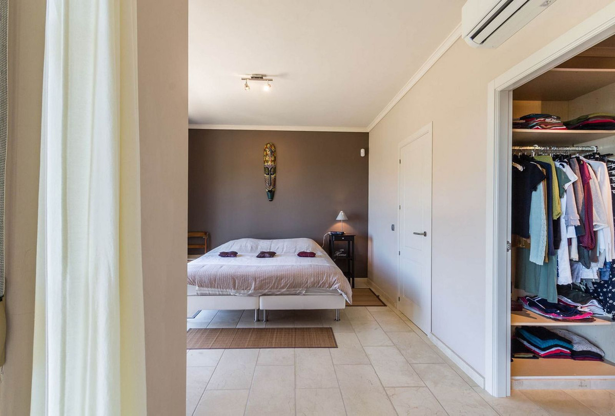 4 Bed Townhouse for sale in Arenas Costa Del Sol East, Málaga, Spain