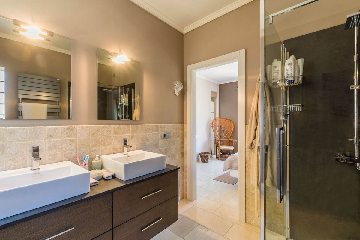 4 Bed Townhouse for sale in Arenas Costa Del Sol East, Málaga, Spain