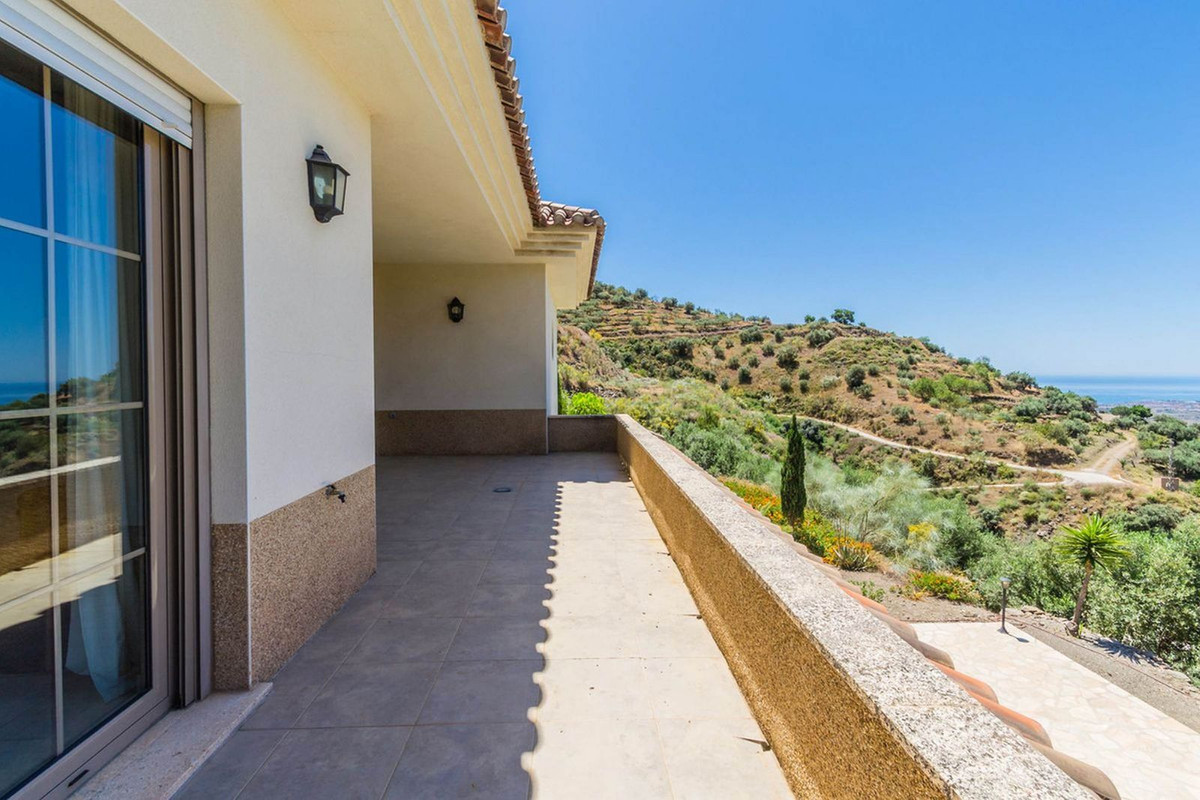 4 Bed Townhouse for sale in Arenas Costa Del Sol East, Málaga, Spain