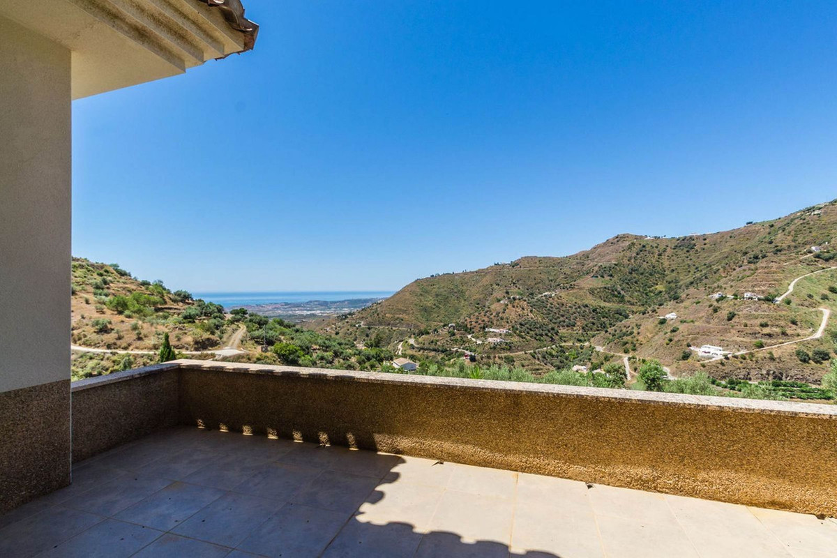 4 Bed Townhouse for sale in Arenas Costa Del Sol East, Málaga, Spain