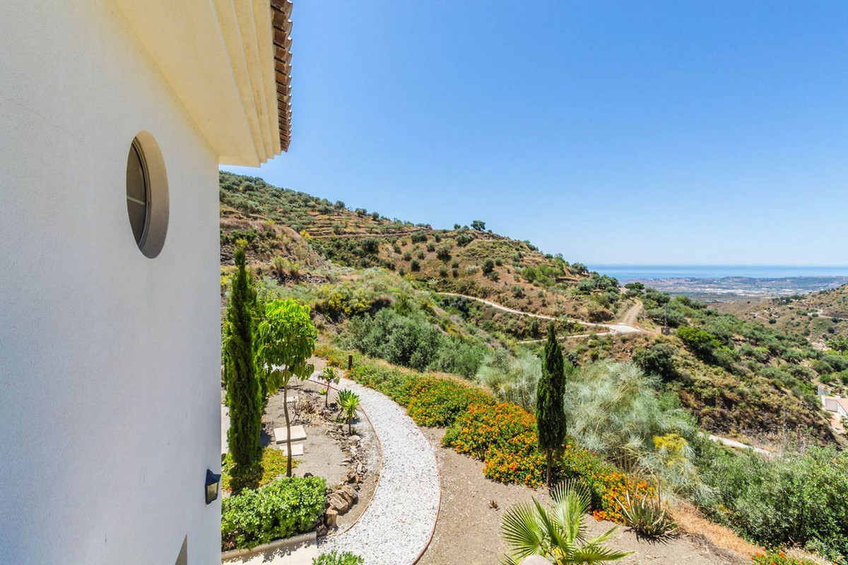 4 Bed Townhouse for sale in Arenas Costa Del Sol East, Málaga, Spain