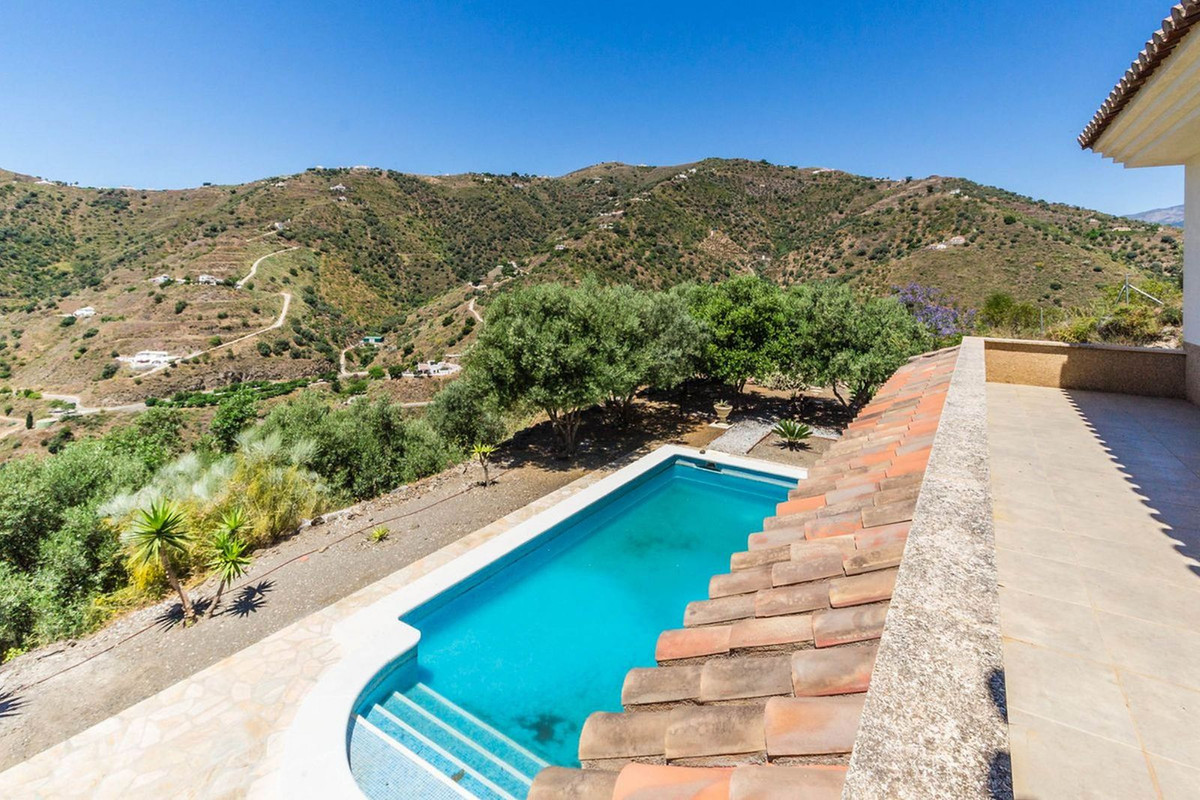 4 Bed Townhouse for sale in Arenas Costa Del Sol East, Málaga, Spain