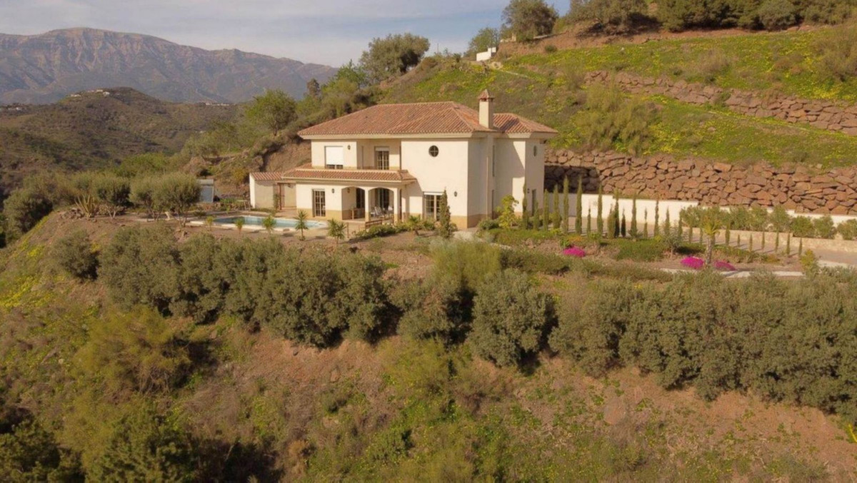 4 Bed Townhouse for sale in Arenas Costa Del Sol East, Málaga, Spain