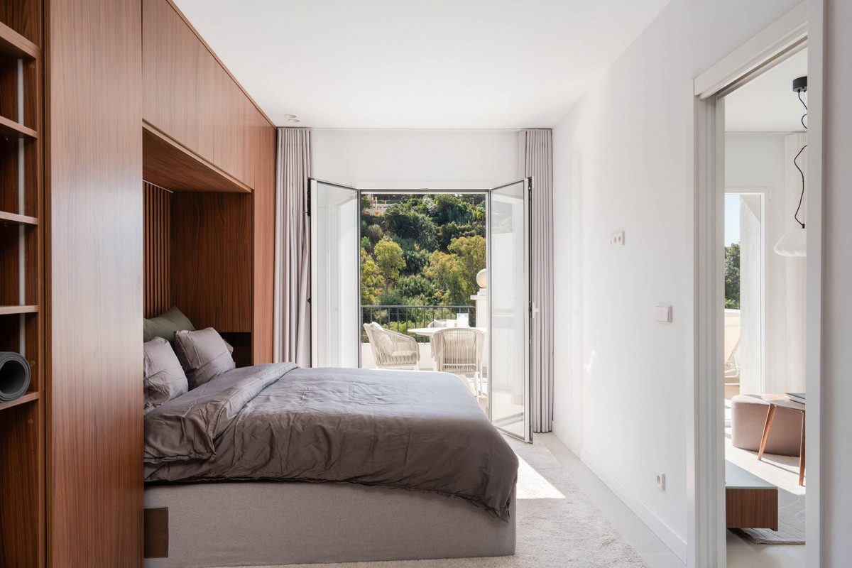 2 Bed Apartment for sale in Benahavís Costa Del Sol, Málaga, Spain