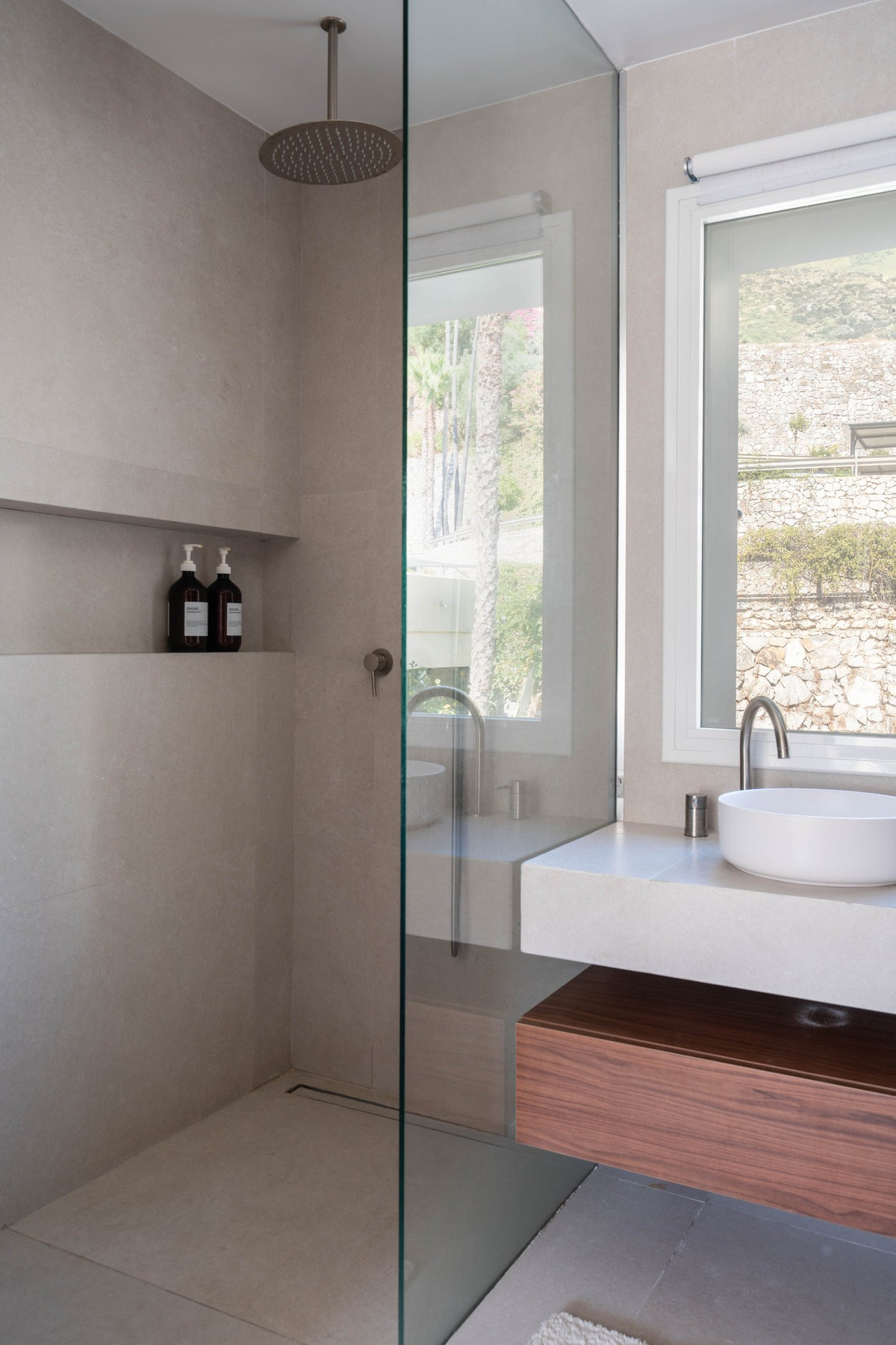 2 Bed Apartment for sale in Benahavís Costa Del Sol, Málaga, Spain