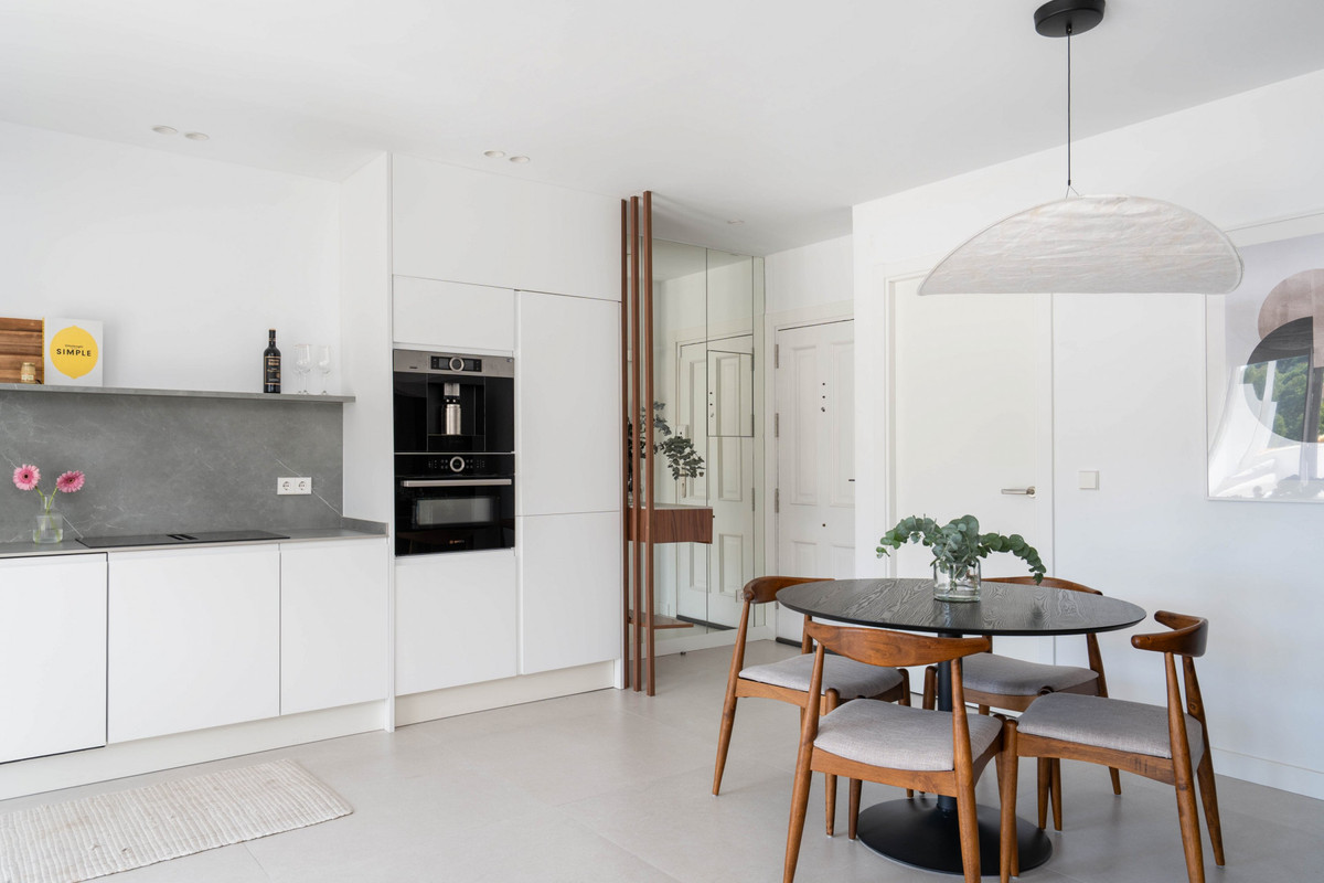 2 Bed Apartment for sale in Benahavís Costa Del Sol, Málaga, Spain