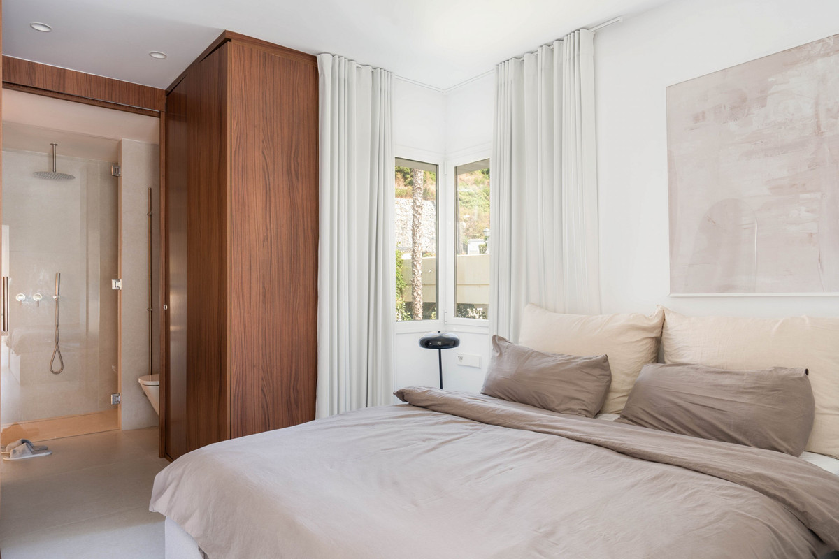 2 Bed Apartment for sale in Benahavís Costa Del Sol, Málaga, Spain