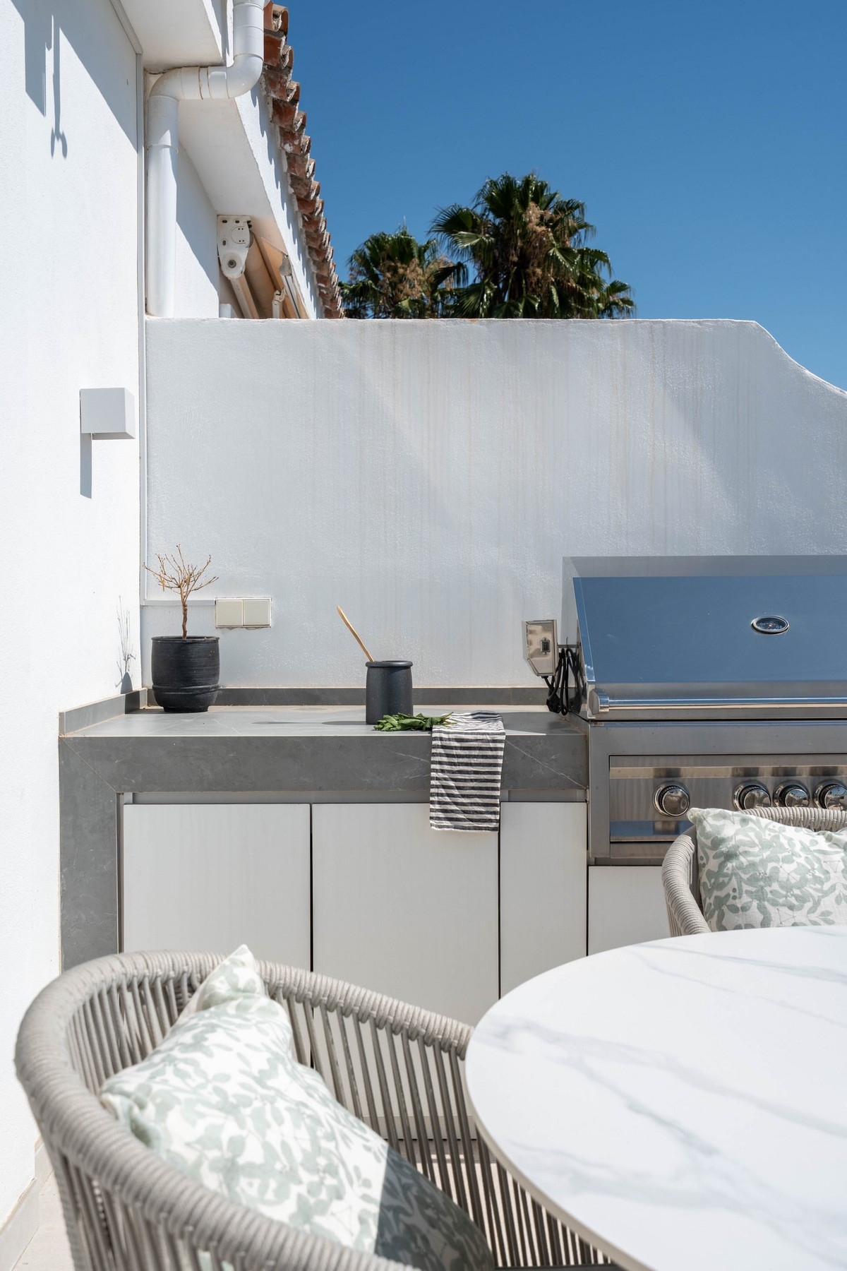 2 Bed Apartment for sale in Benahavís Costa Del Sol, Málaga, Spain