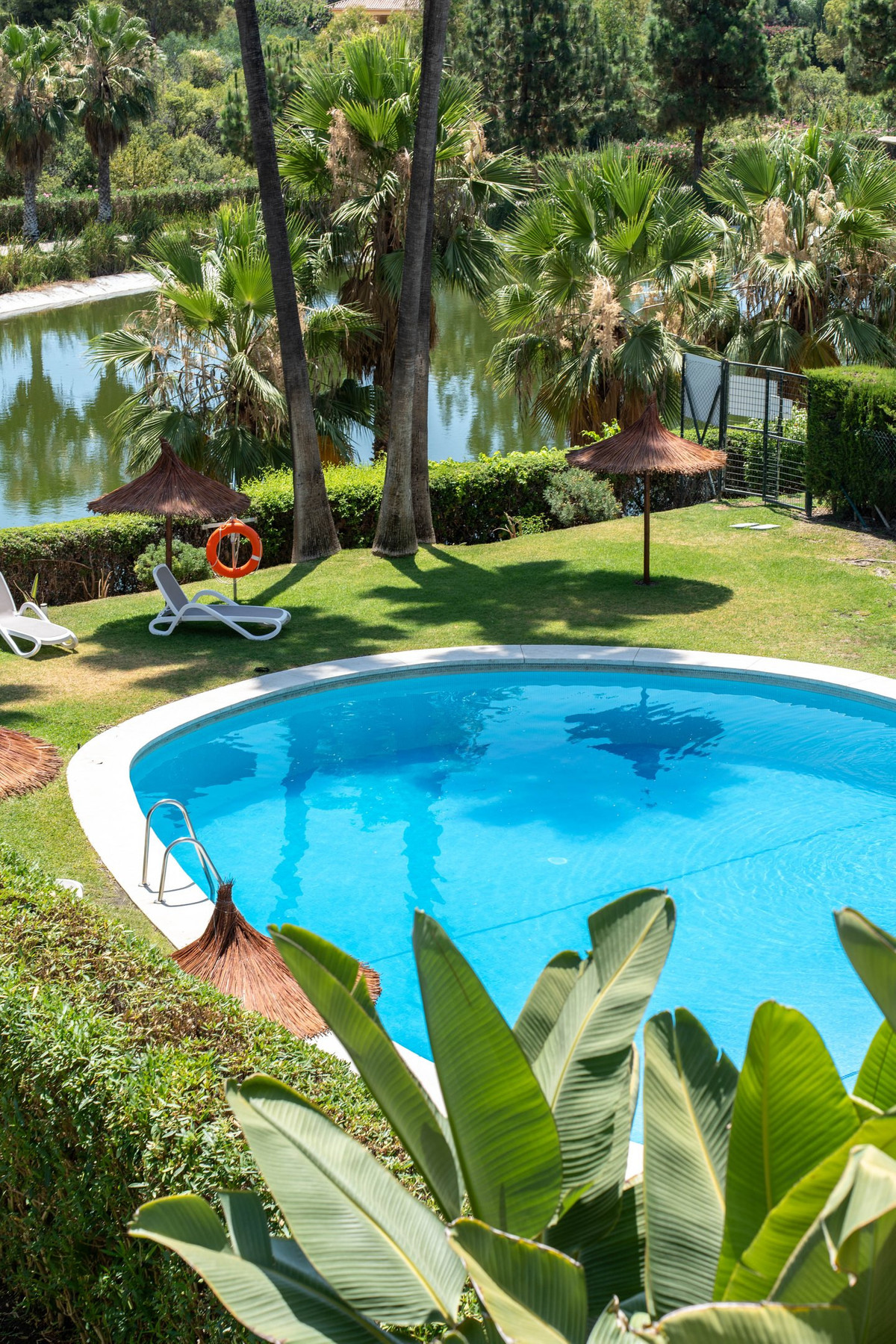 2 Bed Apartment for sale in Benahavís Costa Del Sol, Málaga, Spain