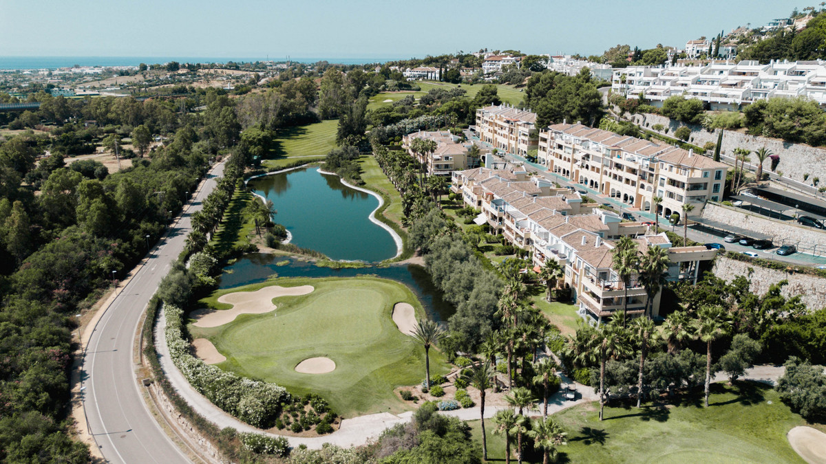 2 Bed Apartment for sale in Benahavís Costa Del Sol, Málaga, Spain