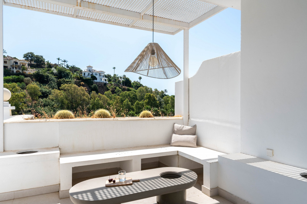 2 Bed Apartment for sale in Benahavís Costa Del Sol, Málaga, Spain