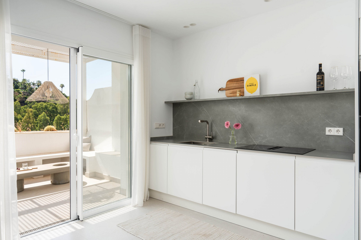 2 Bed Apartment for sale in Benahavís Costa Del Sol, Málaga, Spain