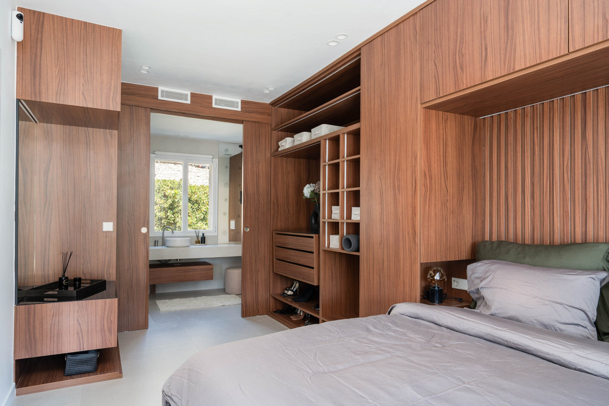 2 Bed Apartment for sale in Benahavís Costa Del Sol, Málaga, Spain