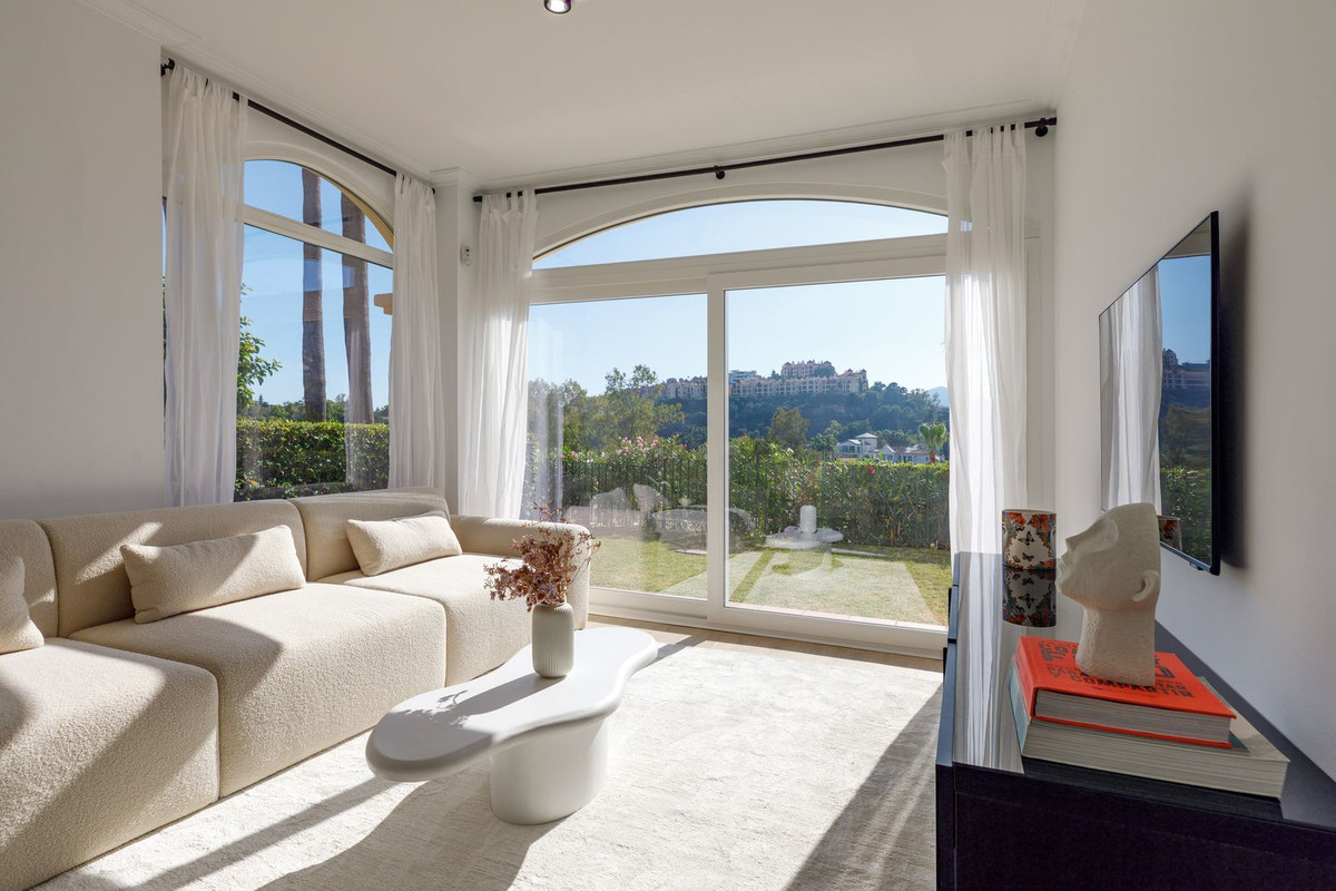 3 Bed Apartment for sale in La Quinta Costa Del Sol, Málaga, Spain