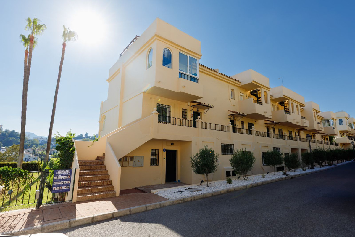 3 Bed Apartment for sale in La Quinta Costa Del Sol, Málaga, Spain