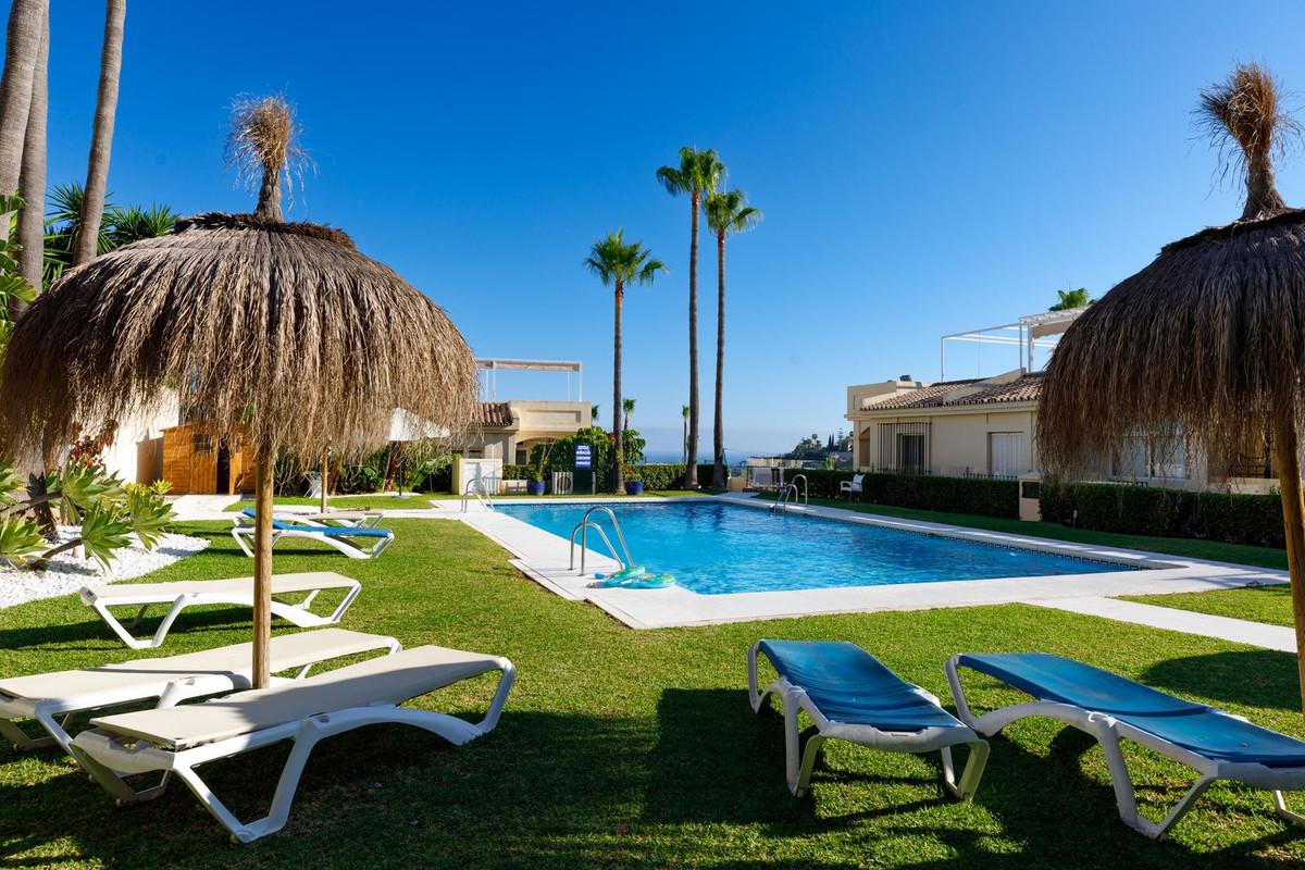 3 Bed Apartment for sale in La Quinta Costa Del Sol, Málaga, Spain