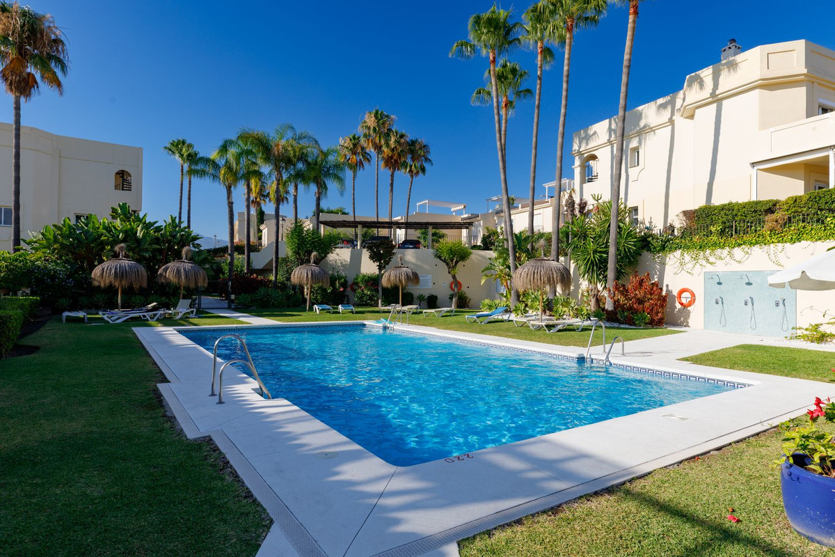 3 Bed Apartment for sale in La Quinta Costa Del Sol, Málaga, Spain
